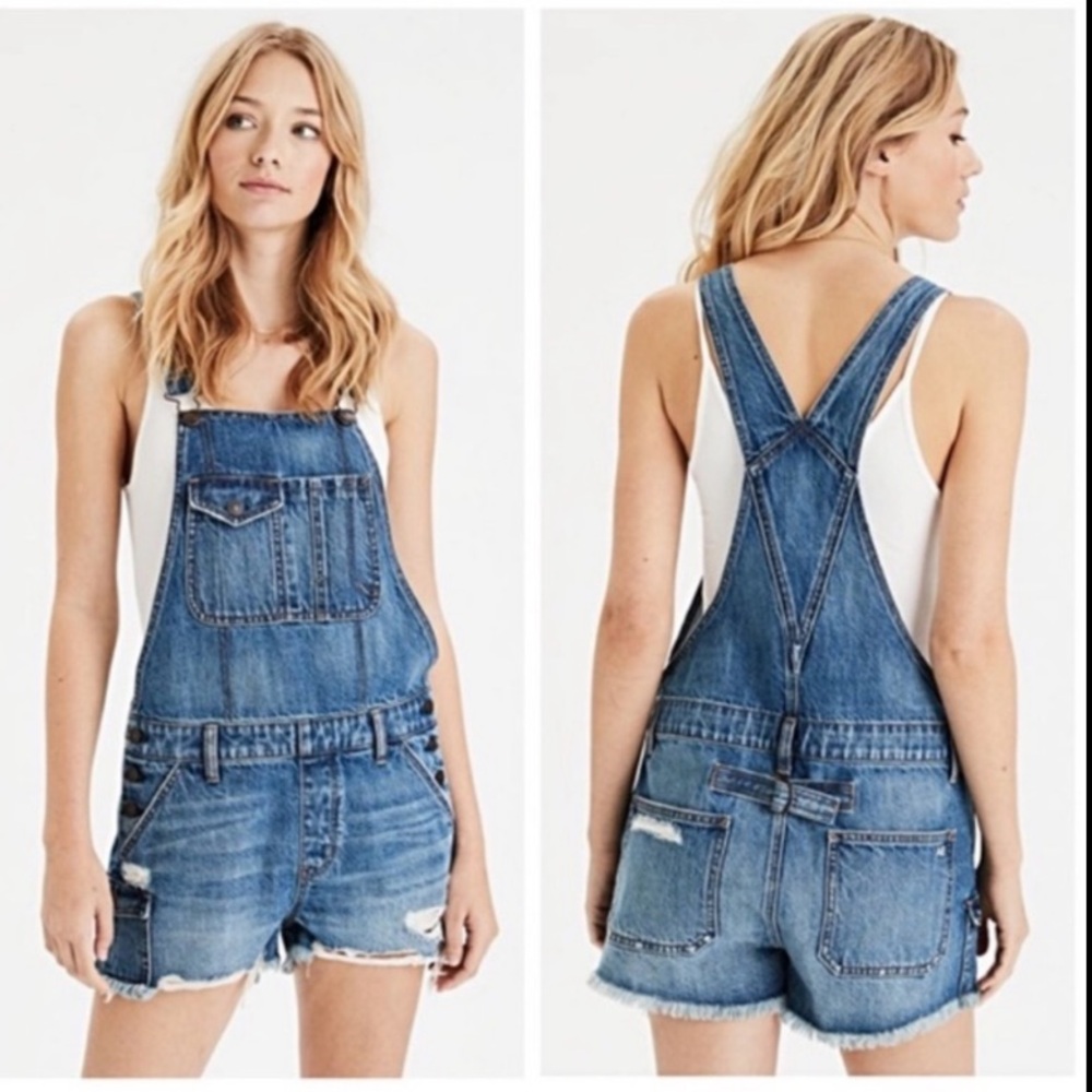 American Eagle Tomgirl Shortall
Med Wash Distressed Denim
Short Overalls Size XS